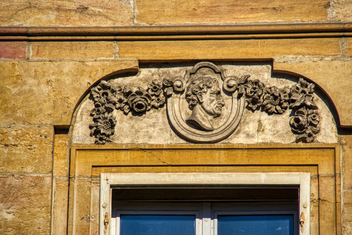 Hôtel Févret de Saint-Mesmin (Dijon, 1698) | Structurae