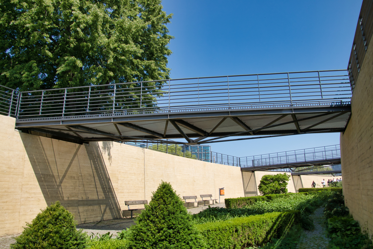 Ludwig-Erhard-Ufer Garden Footbridges 