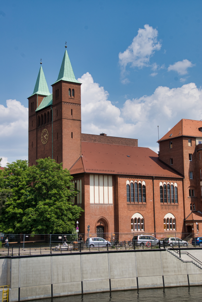 Erlöserkirche & Gemeindehaus 