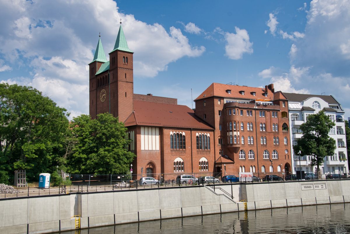 Erlöserkirche & Gemeindehaus 