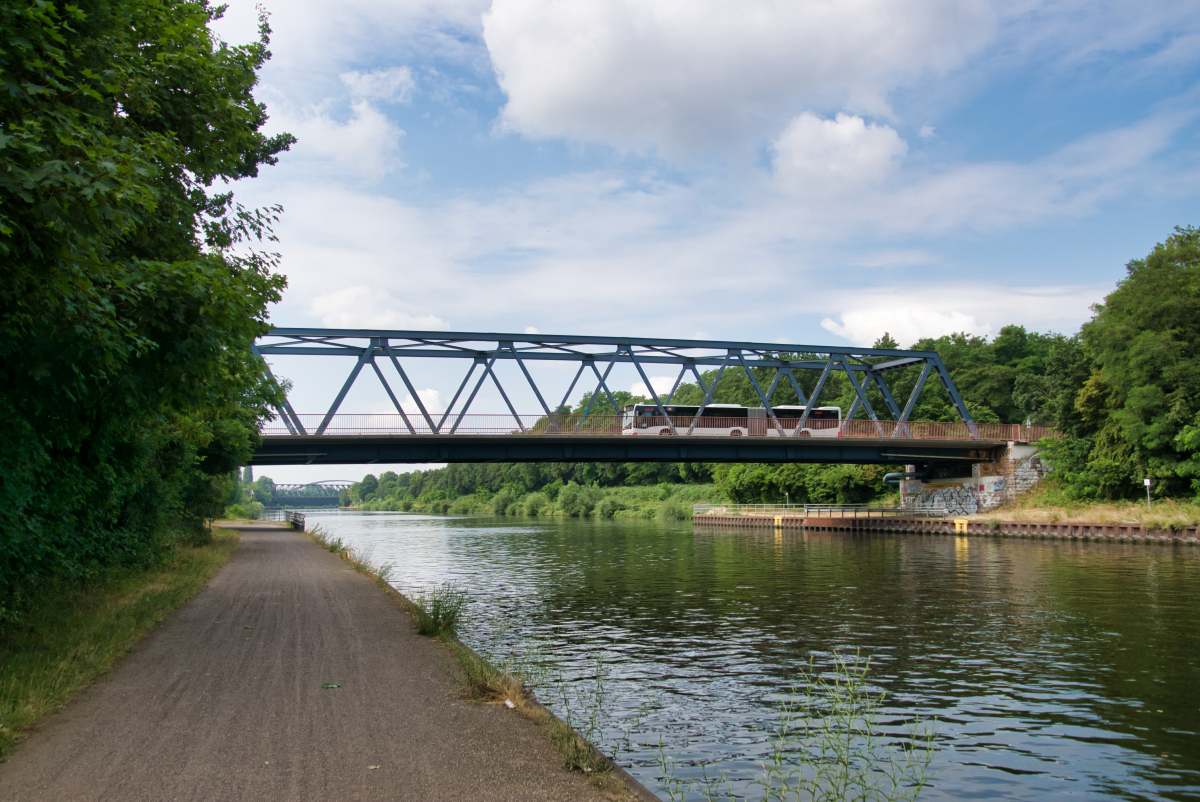 Structurae [en]: Koopmann Strasse Bridge