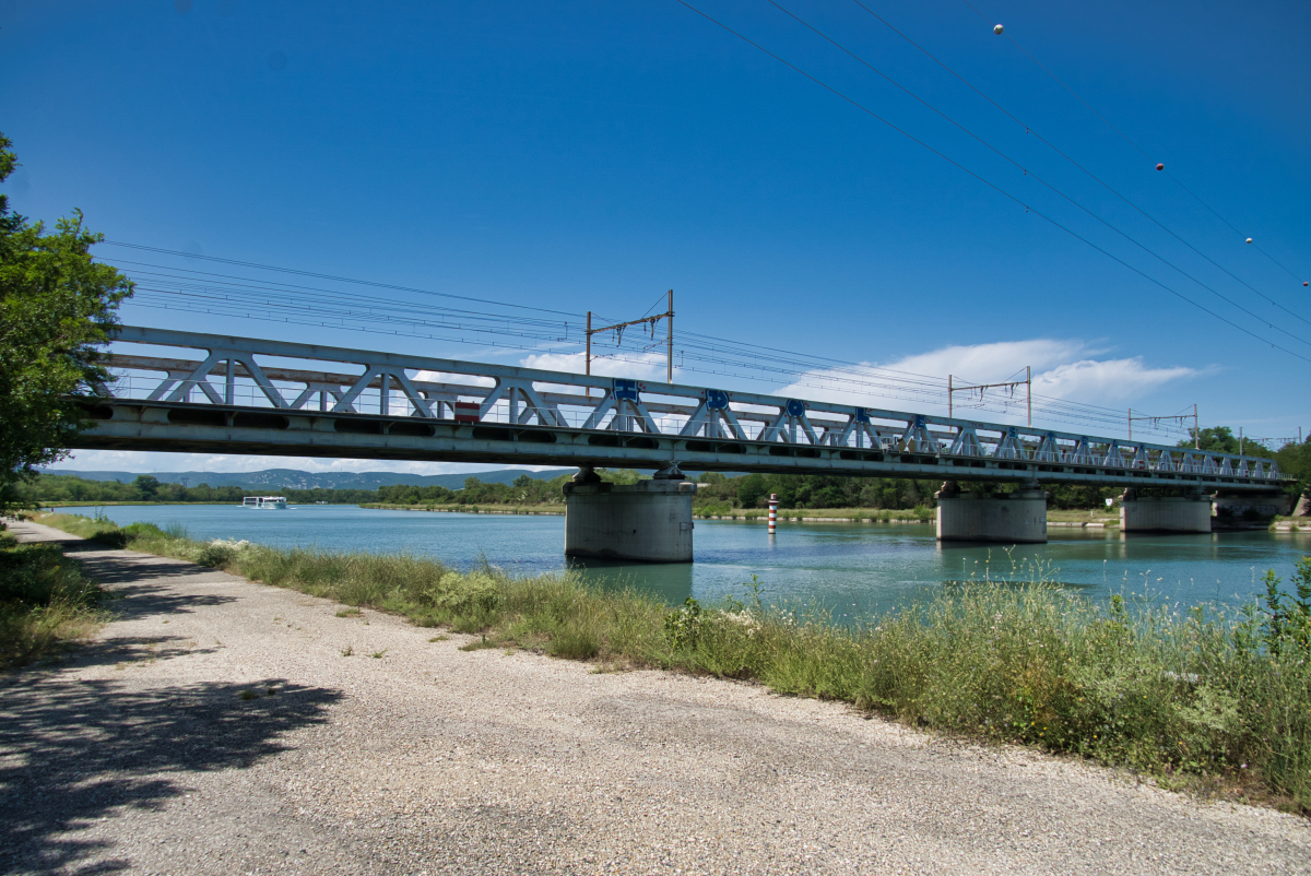 Pont ferroviaire sur le canal de Donzère-Mondragon 