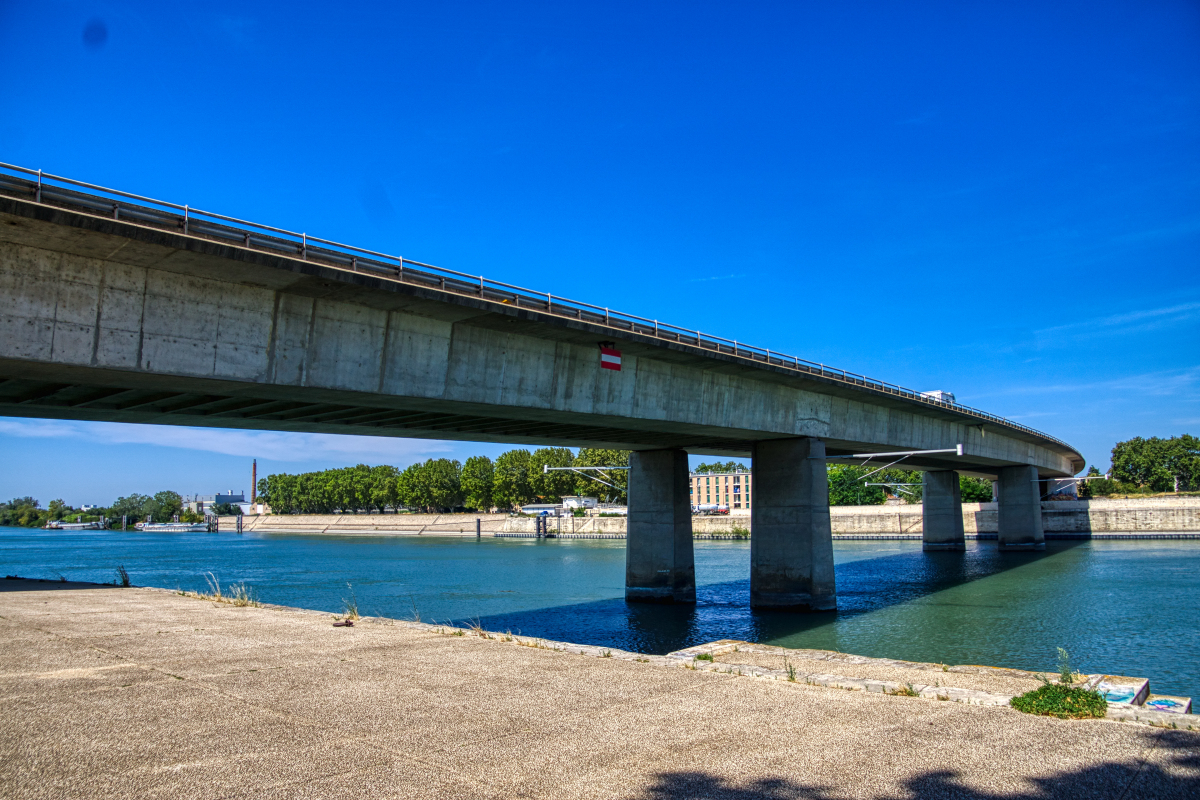 RN113 Bridge across the Rhone 