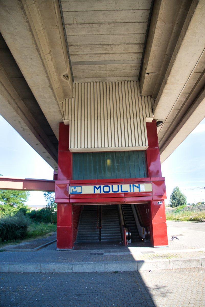 Moulin Metro Station 