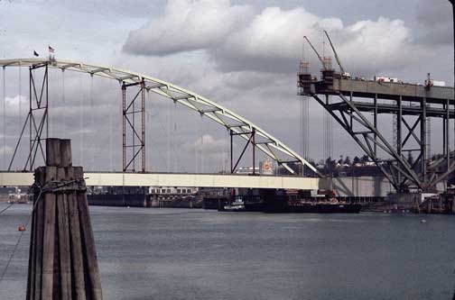 Floating the Fremont Bridge in Place.
Source: City of Portland Archives 