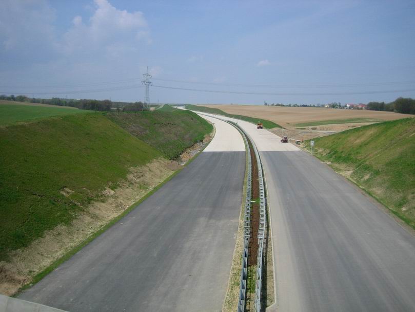 Landschaftsbrücke Meuschaer Höhe, Autobahn Richtung Nordwesten 
