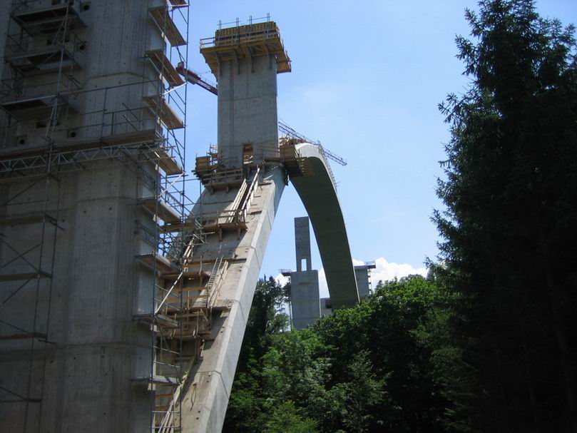 Seidewitztalbrücke nach Bogenschluss im Juni 2005 