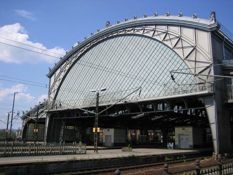 Bahnhof Dresden-Neustadt, Bahnhofshalle aus Richtung Elbe/Hauptbahnhof 