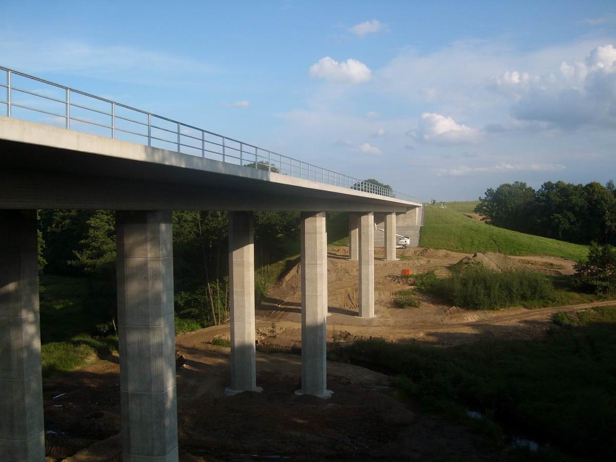 Brücke der neuen S177 über das Tal der Schwarzen Röder 