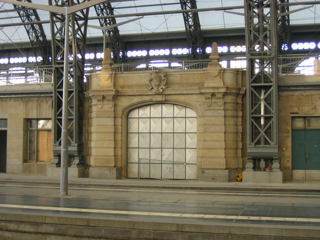 Dresden Hauptbahnhof, Königsportal unter den nördlichen Hochbahnsteigen 