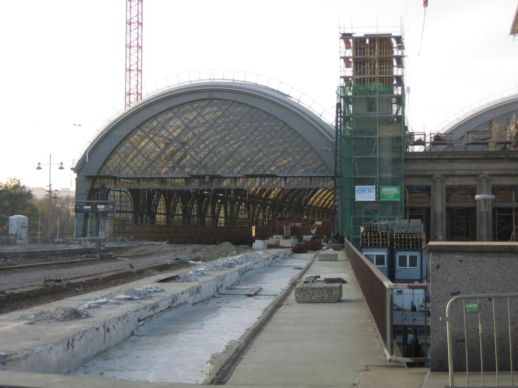 Dresden Hauptbahnhof, Außenansicht der Südhalle 