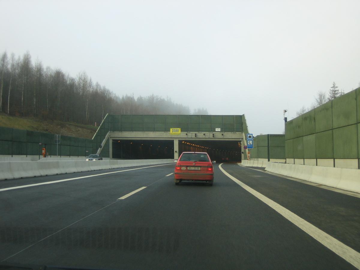 Der Landschaftstunnel Harte A17 in Fahrtrichtung Dresden 
