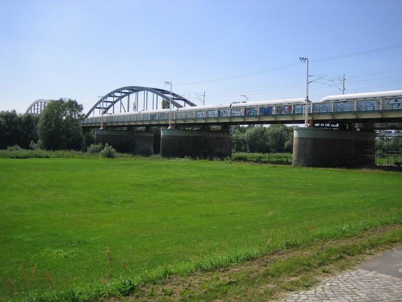 Elbebrücke der Bahnstrecke Dresden-Leipzig in Riesa 