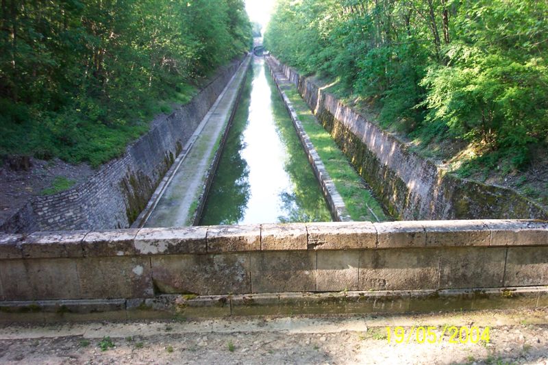 Canal de la Marne à la Saône Trench leading to the Balesmes Tunnel on the side of the Batailles lock