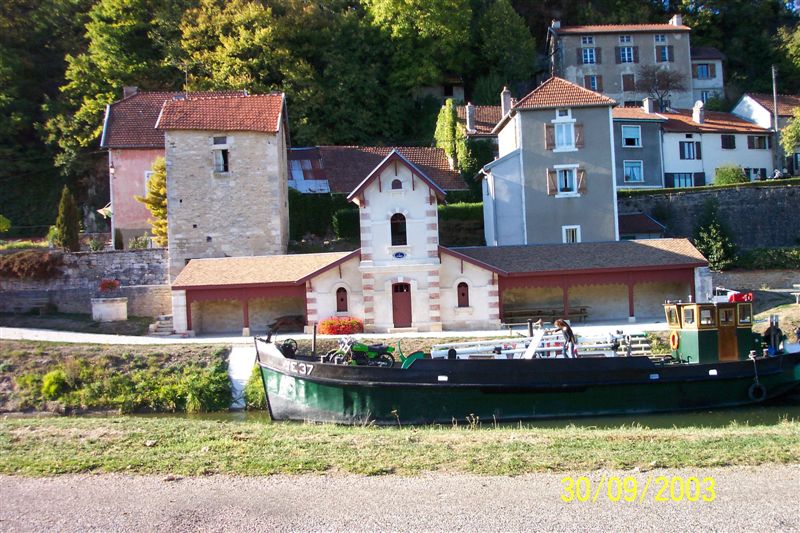 Canal de la Marne à la Saône Riaucourt, écluse n° 29 - halte au bord du canal