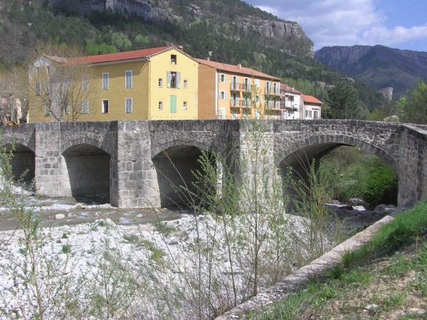 Vieux Pont (pont-route), Annot, Alpes de Haute Provence 
