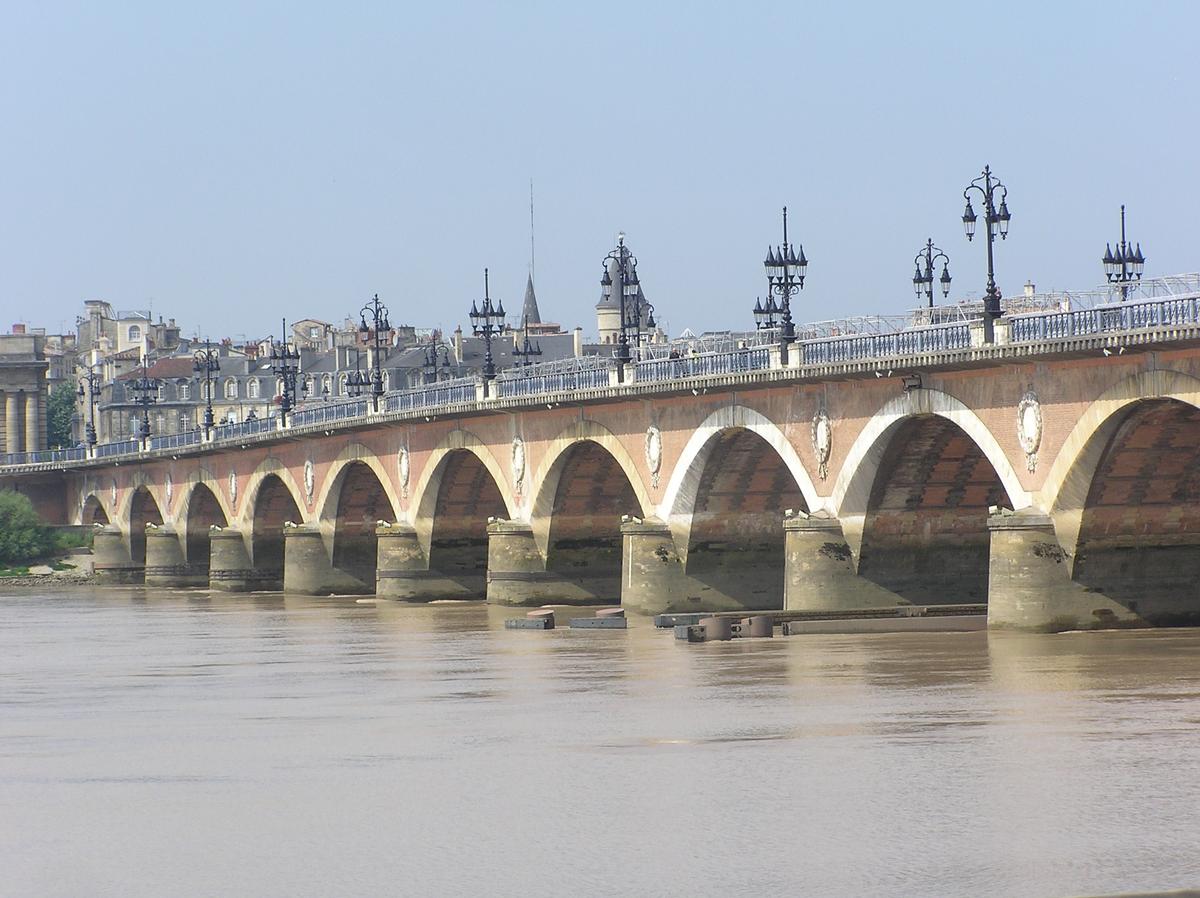 Pont de Pierre, pont route, Bordeaux, Gironde 