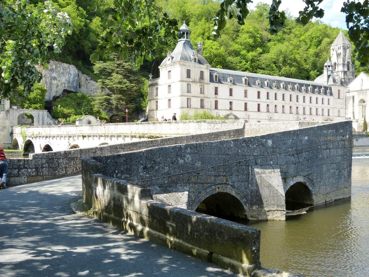 Pont coudé , Brantôme,  45°21'47.32"N   45°21'47.32"N, Dordogne,   