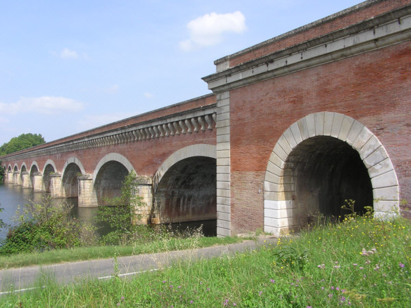 Pont canal de CacorMoissacTarn et Garonne 
