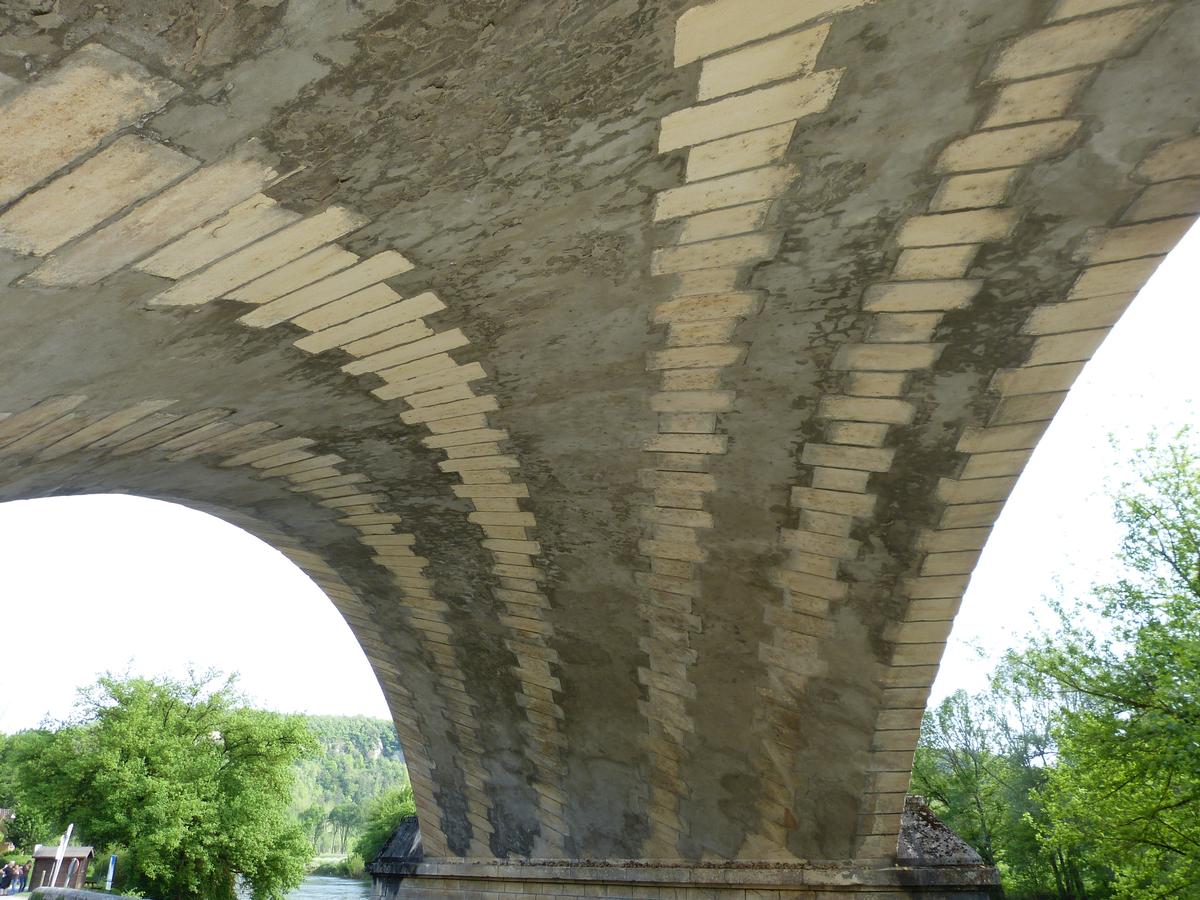 Pont ferrovière, Les Eyzies-de-Tayac-Sireuil,  44°56'12.65"N    1° 0'37.26"E, Dordogne 