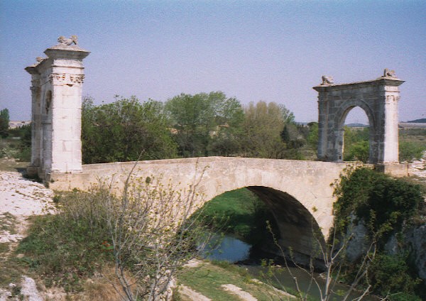 Pont FlavienPont route(chemin)Saint Chamas Bouches du Rhône 