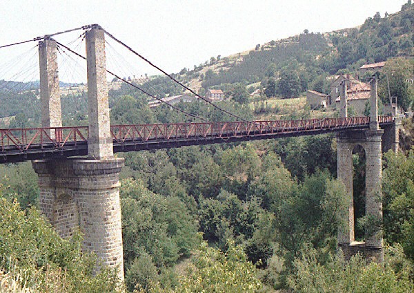 Hängebrücke Saint-Ilpize 