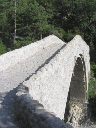 Pont de la Reine Jeanne (pont-route), Vilhosc, Alpes de Haute Provence 