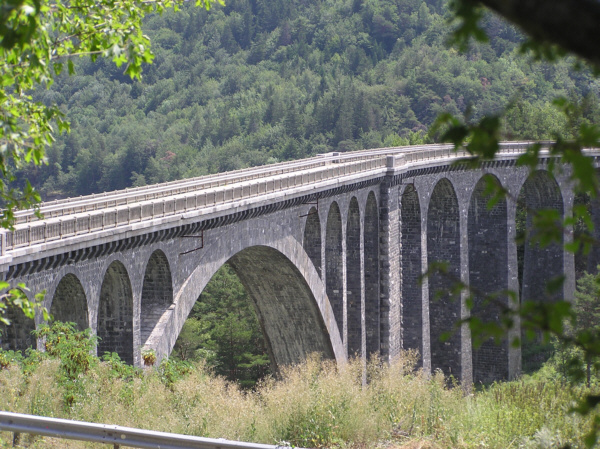 Viaduc de la RoizonnePont route (ex pont rail)La MureIsère 