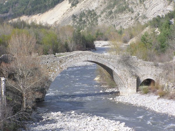 Pont d'Ondre (pont-route), Thorame Haute, Alpes de Haute Provence 