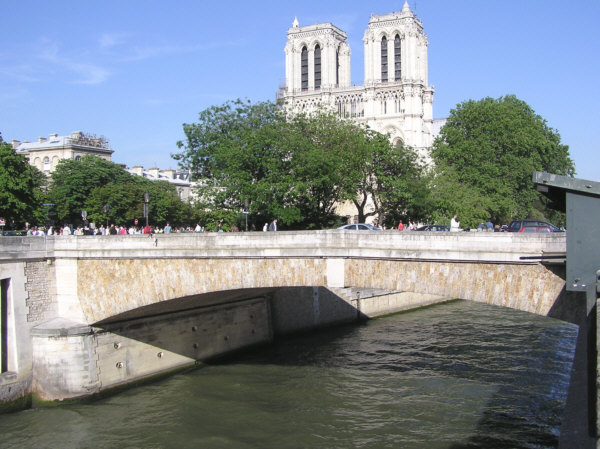 Petit Pont (pont-route), Paris, Seine 