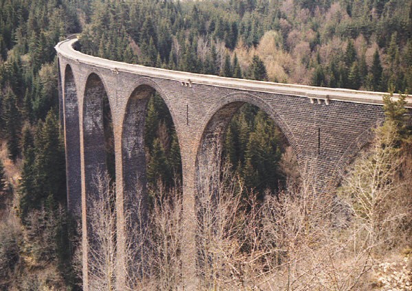 Viaduc de la RecoumènePont rail (jamais mis en service)RecoumèneHaute Loire Viaduc de la Recoumène Pont rail (jamais mis en service) Recoumène Haute Loire