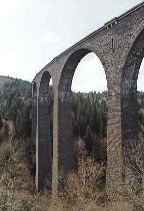 Viaduc de la RecoumènePont rail (jamais mis en service)RecoumèneHaute Loire Viaduc de la Recoumène Pont rail (jamais mis en service) Recoumène Haute Loire