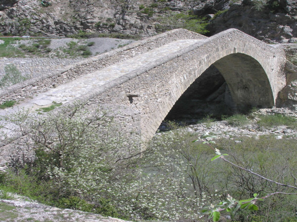 Pont de la Reine Jeanne (pont-route), Saint Benoît, Alpes de Haute Provence 