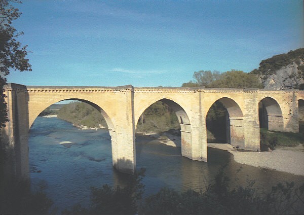 Pont Saint Nicolas (pont-route), Uzés, Gard 