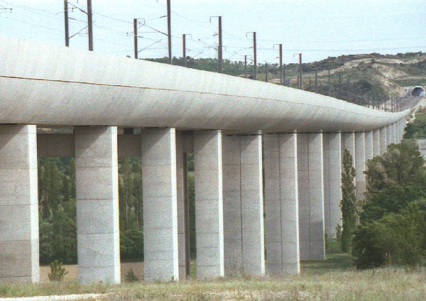 Viaduc TGV de Vernégues (pont-rail), Vernégue, Bouches du Rhône 