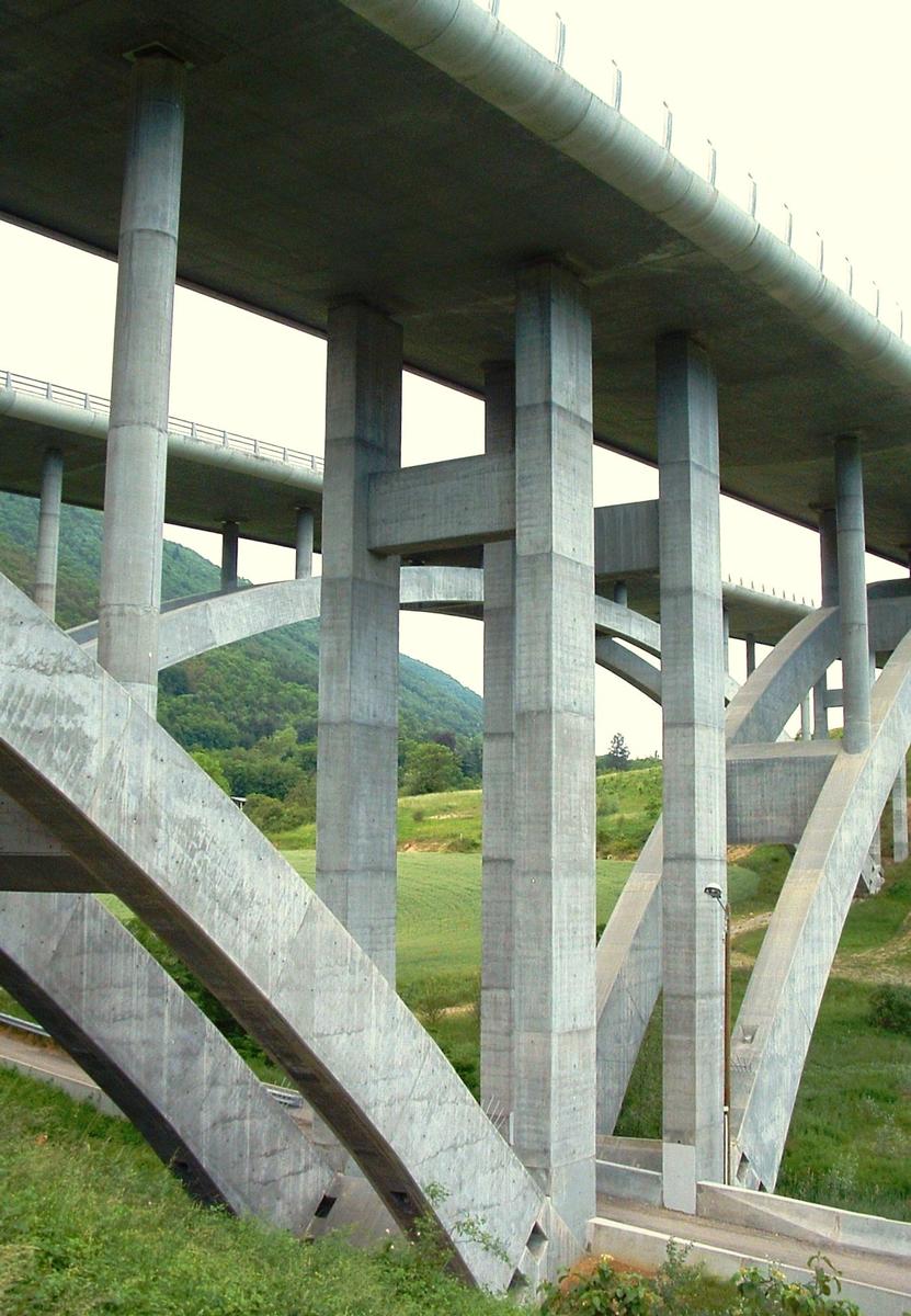 A51 - Viaduc du Crozet Appui des arcs - A la base se trouve des réservations pour des vérinages éventuels