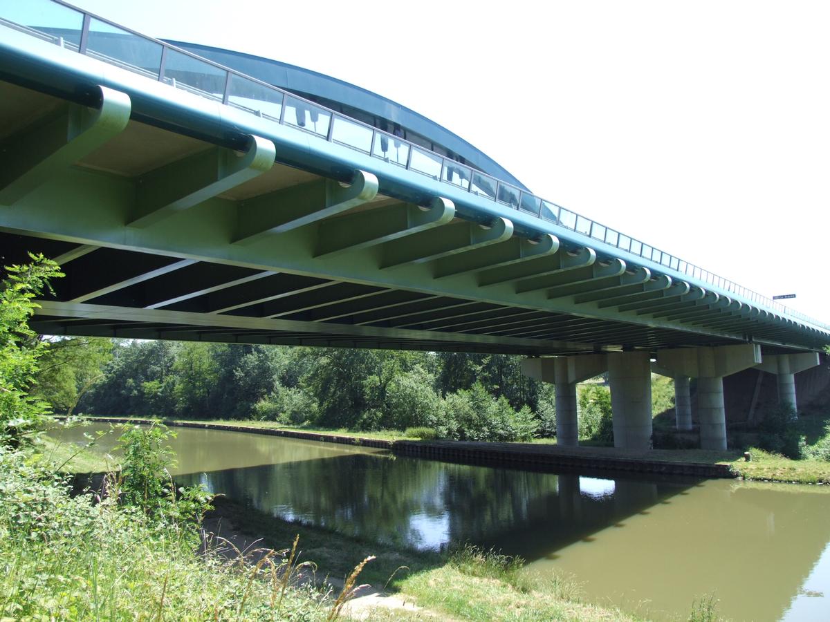 Autoroute A77 - Pont de Briare - Le pont bow-string au-dessus du canal de Briare et les traées d'accès 