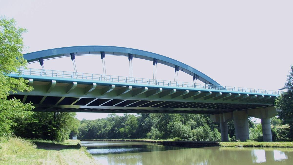Autoroute A77 - Pont de Briare - Le pont bow-string au-dessus du canal de Briare 