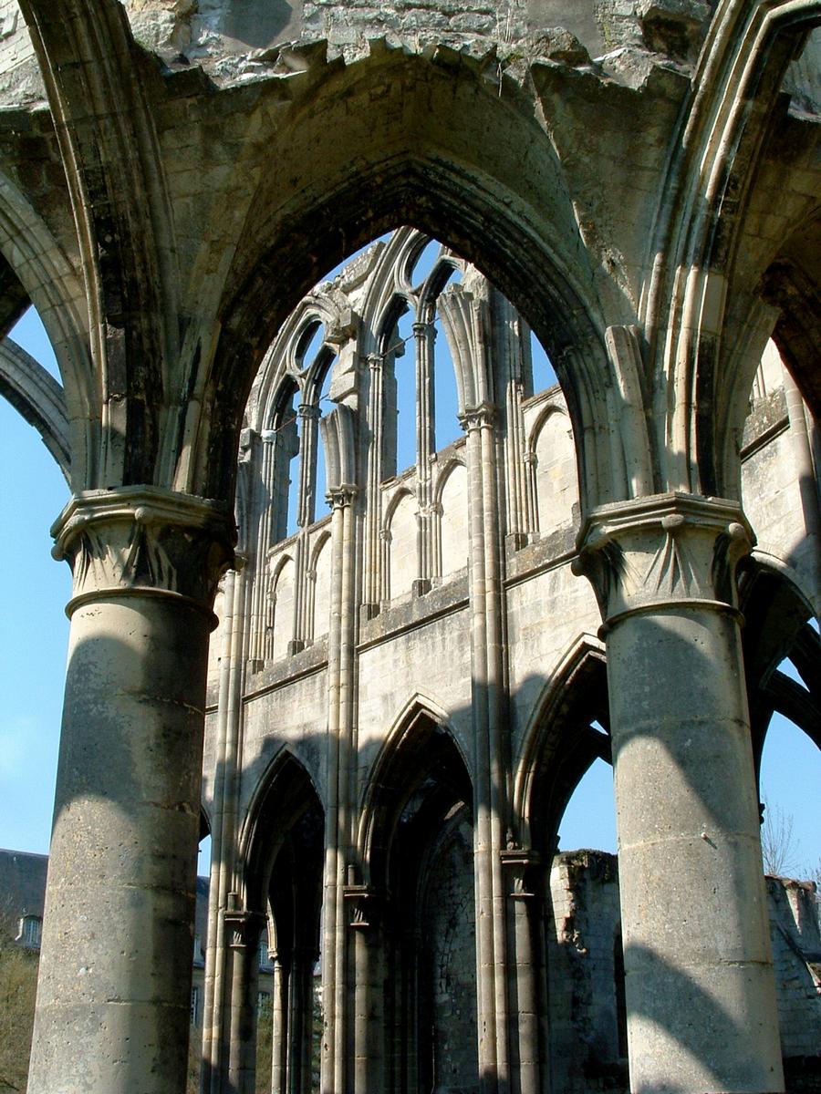Abbaye Notre-Dame-de-l'Assomption - Vestiges de l'abbatiale - Elévation du choeur gothique vue du déambulatoire 