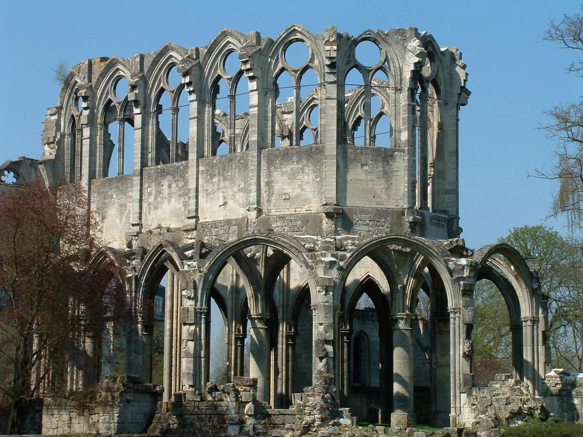 Abbaye Notre-Dame-de-l'Assomption - Vestiges du choeur et de l'abside vus du chevet 