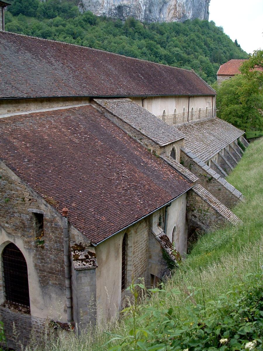 Abbaye de Beaume-les-Messieurs - Extérieur de la nef 