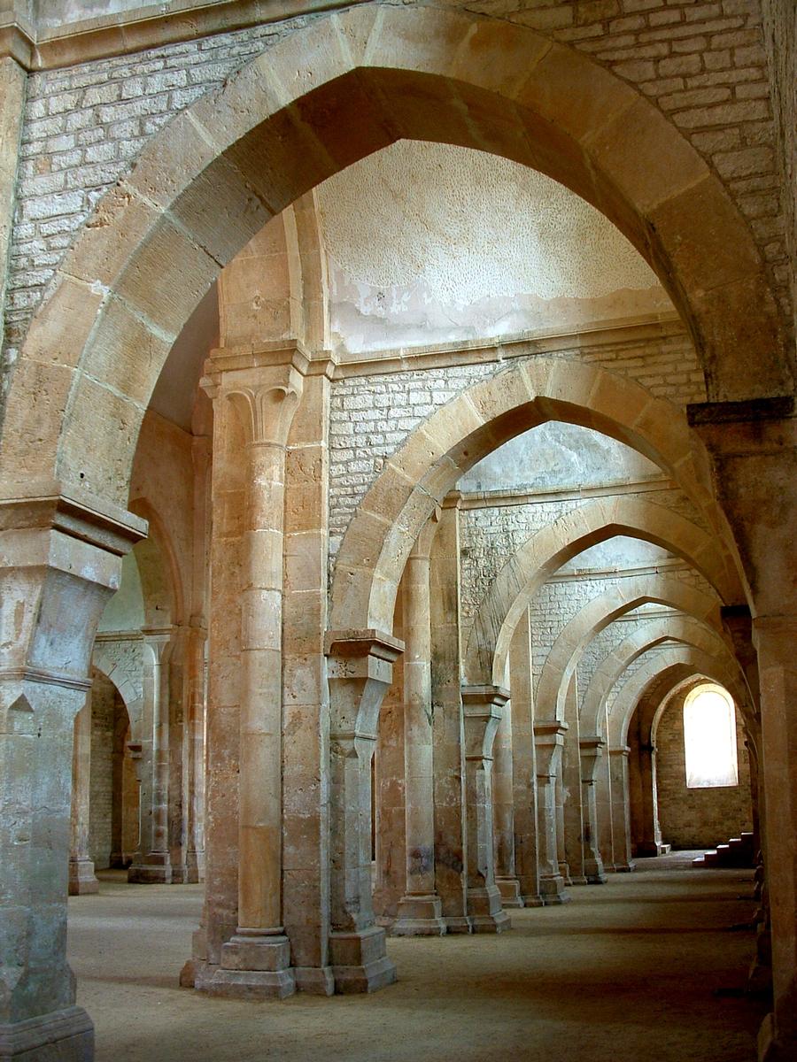 Abbaye de FontenayAbbatiale - Collatéral droit 