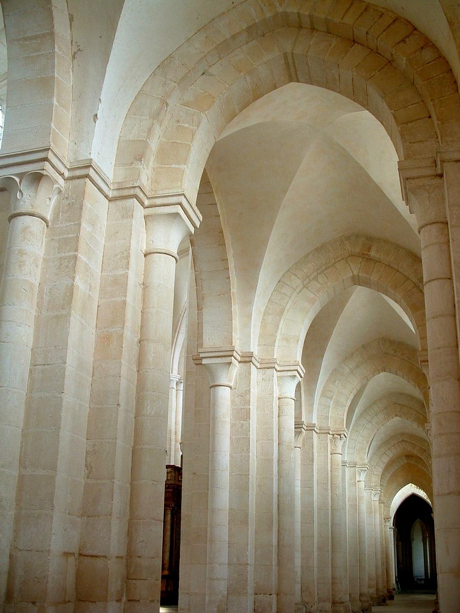 Abbaye de Pontigny - Collatéral de la nef 