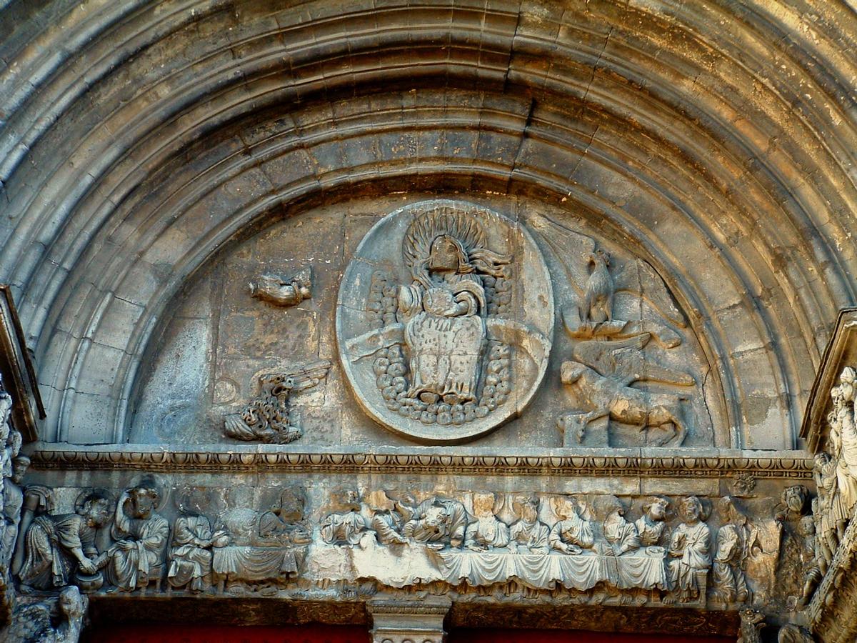 Abbaye de Saint-Gilles - Portail central - Tympan: Christ en majesté - Linteau: Lavement des pieds et Sainte Cène 
