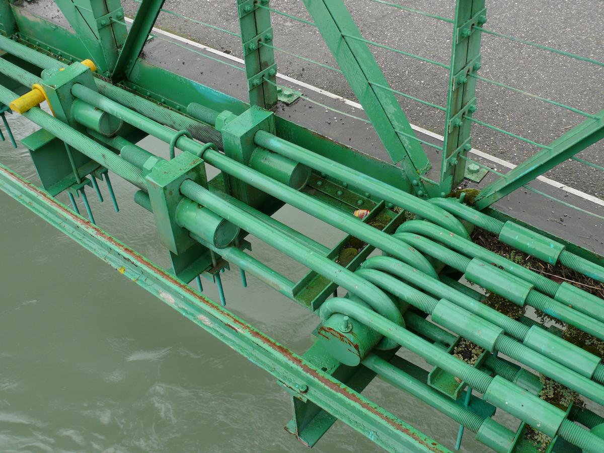 Seyssel - Pont de la Vierge noire - Ancrage des câbles de suspension sur une culée 