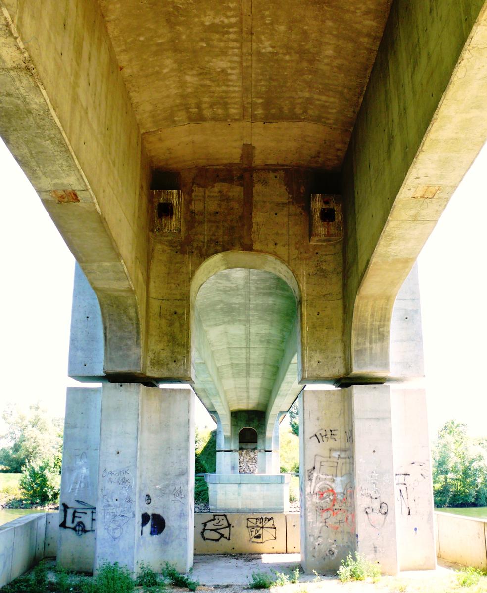 Grièges - Pont du CD51 sur la déviation de la Saône à Mâcon 