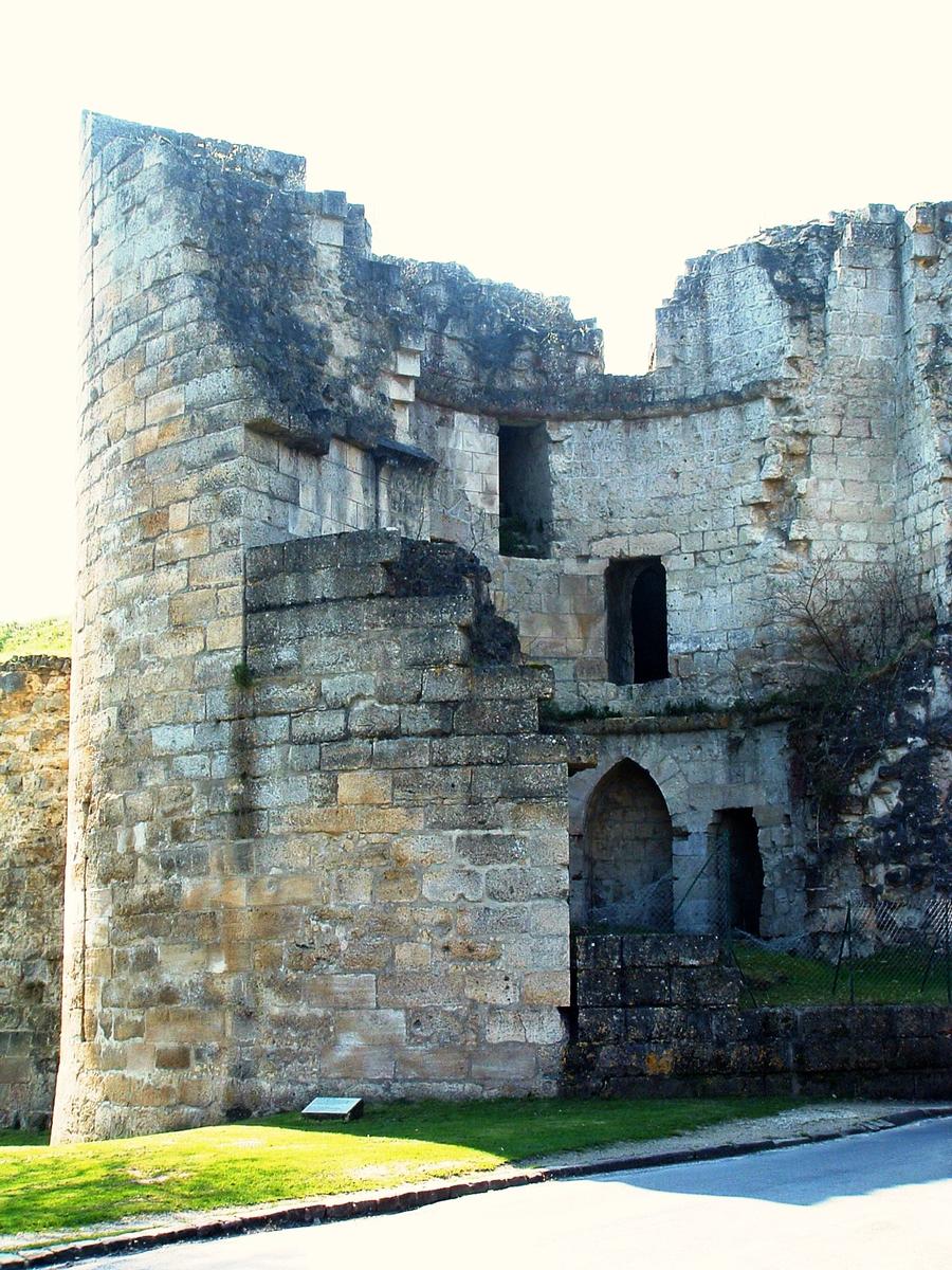 Coucy-le-Château - Rempart de la ville - Porte de Laon - Une des tours 