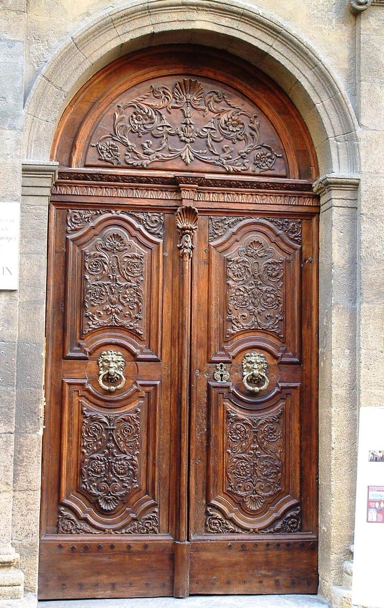 Aix-en-Provence - Hôtel d'Estienne de Saint-Jean, musée du Vieil Aix - Porte d'entrée 