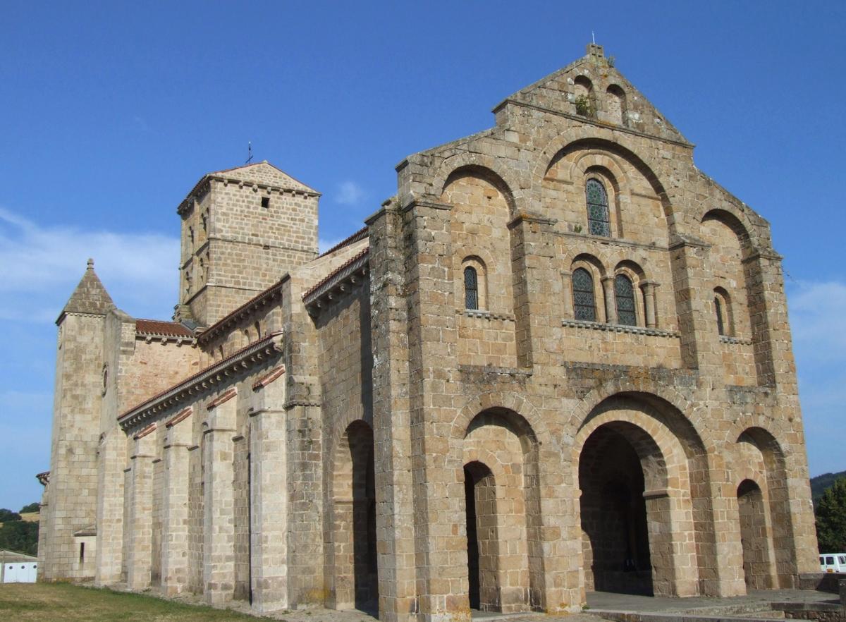 Châtel-Montagne - Eglise Notre-Dame - Ensemble, vue de la façade occidentale 