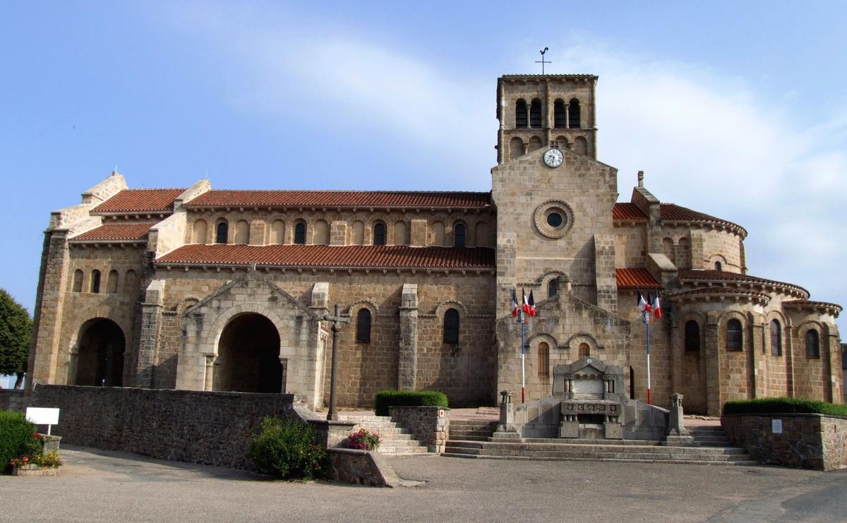 Châtel-Montagne - Eglise Notre-Dame - Ensemble, vu du sud 